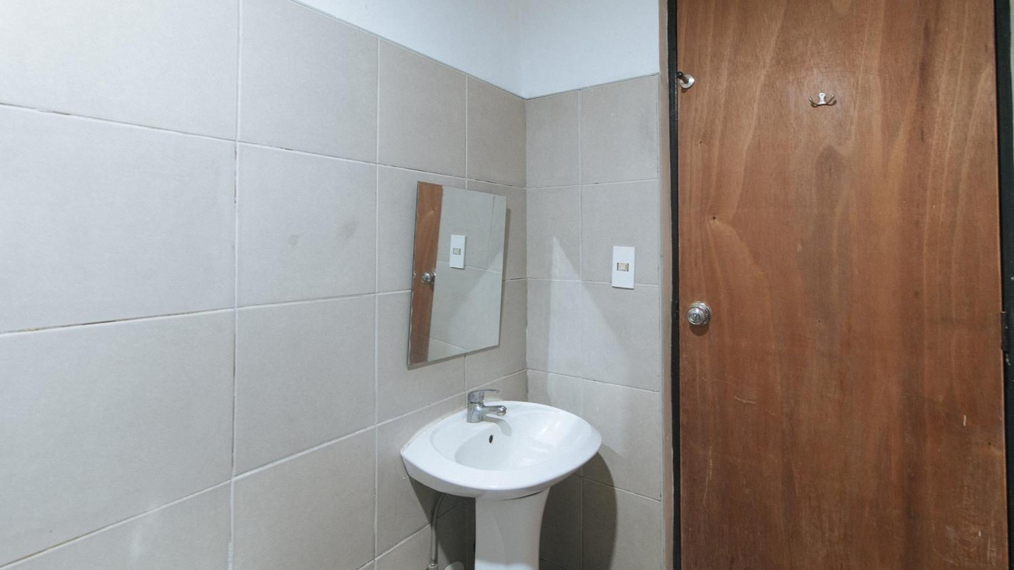 Reddoorz Near Sm City Muntinlupa San Pedro  Bagian luar foto